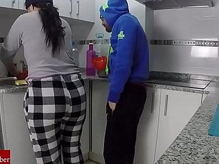 Они облизывают и чавкать все его milk.SAN62