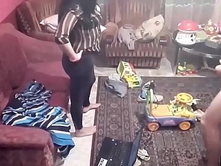 caméra espion enregistre quelques putain dans le salon. JAV245