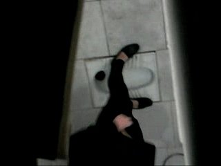 Iran gadis kencing