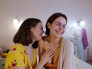 Daniela و Anca الهواة مثليه الجنس