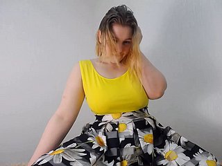 Virgin Latitudinarian goza duro depois de dançar em lindo vestido