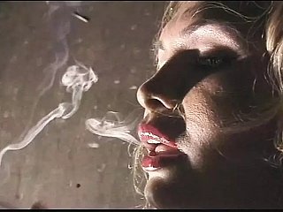 Tranny Domina يربط رعشةها