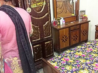 Saudi Big Ass Hot stepmom while ironing clothes, stepson approve & fucks the brush Roughly - Arab MILF Hardcor Fianc? &