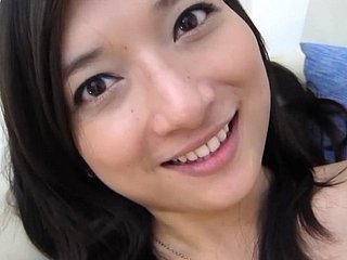 Setengah Inggris Setengah Thailand Cutie Pussy Berbulu