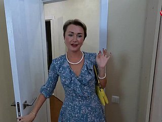 Als je genoeg stiffen hebt, geeft deze bekwame MILF je zelfs haar anaal