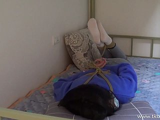 چینی غلامی اور سفید موزوں میں گدگدی
