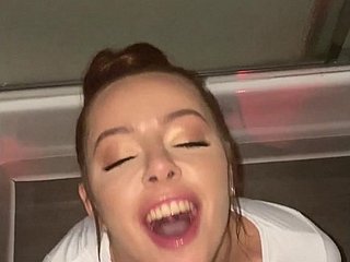Camsoda kecil molek berusia 18 tahun memukul kuat