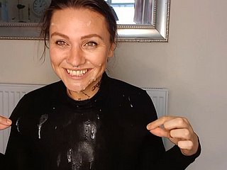 Femme MILF perverse anulingus utilisée comme toilettes