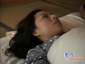 痴漢男は彼の日本の熟女の利益になります