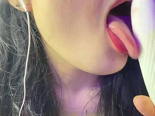 샤오루, 빨리 일어나. 엄마와 새아빠의 결혼기념일을 위한 새로운 장난감. AiDian의 독점 ASMR 혜택. 자세한 내용은