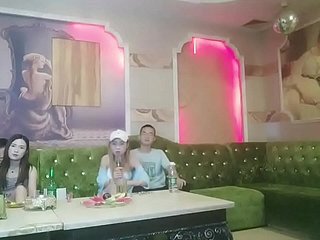 中国のktv変態グループセックス座っている女性4p