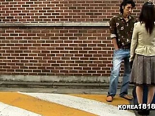못생긴 한국 남자가 섹시한 한국 여자와 섹스를 하다