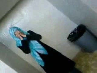 X-rated Arabische Pupil onthult haar activa aan BF