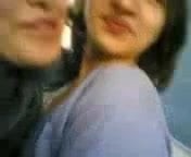 สาวอินเดียจูบกับผู้หญิงอื่น ๆ