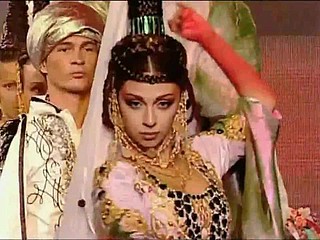 Myriam Fares - tradycyjny taniec