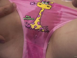 Grungy bitch sucks unearth and gets fucked in her wet pussy