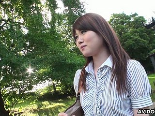 彼女は犬に犯されたときに魅力的な日本人の女の子和美西条は間違いなく大好き